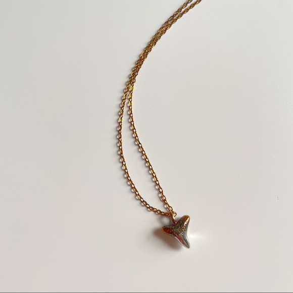 Dainty Shark Tooth Layering Necklace - Picture 4 of 5